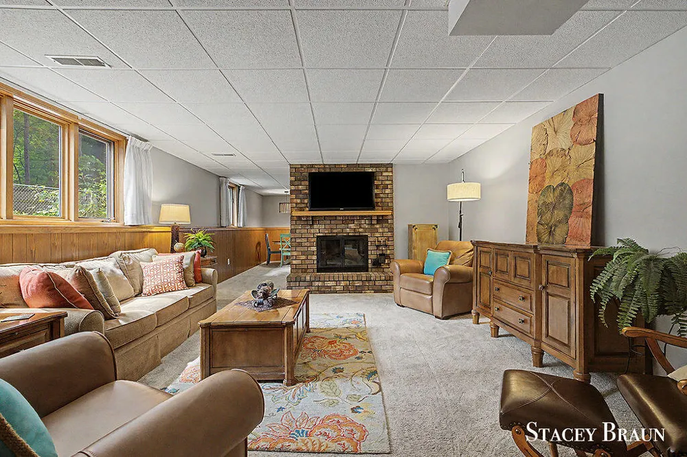 2310 NE Chelsea Road NE Grand Rapids, MI 49505