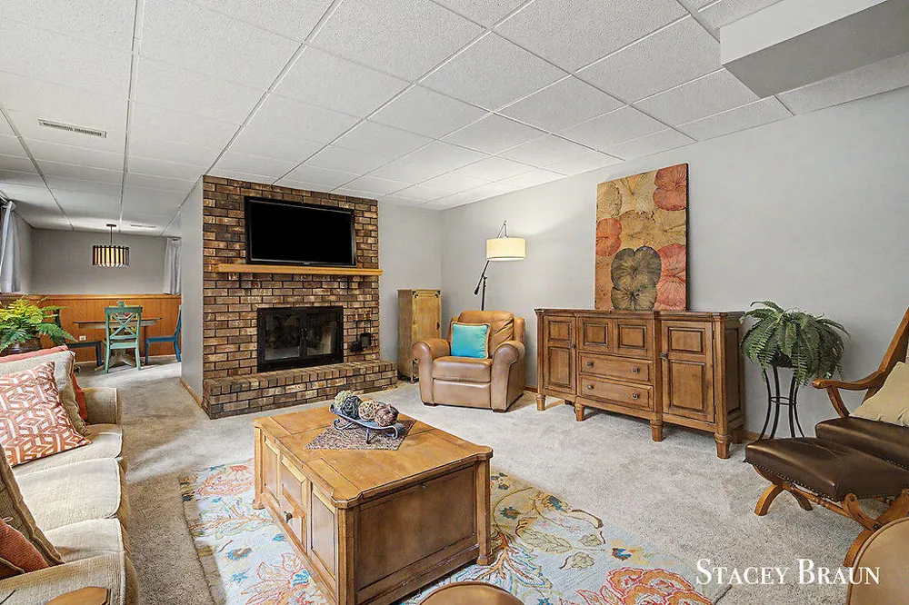 2310 NE Chelsea Road NE Grand Rapids, MI 49505