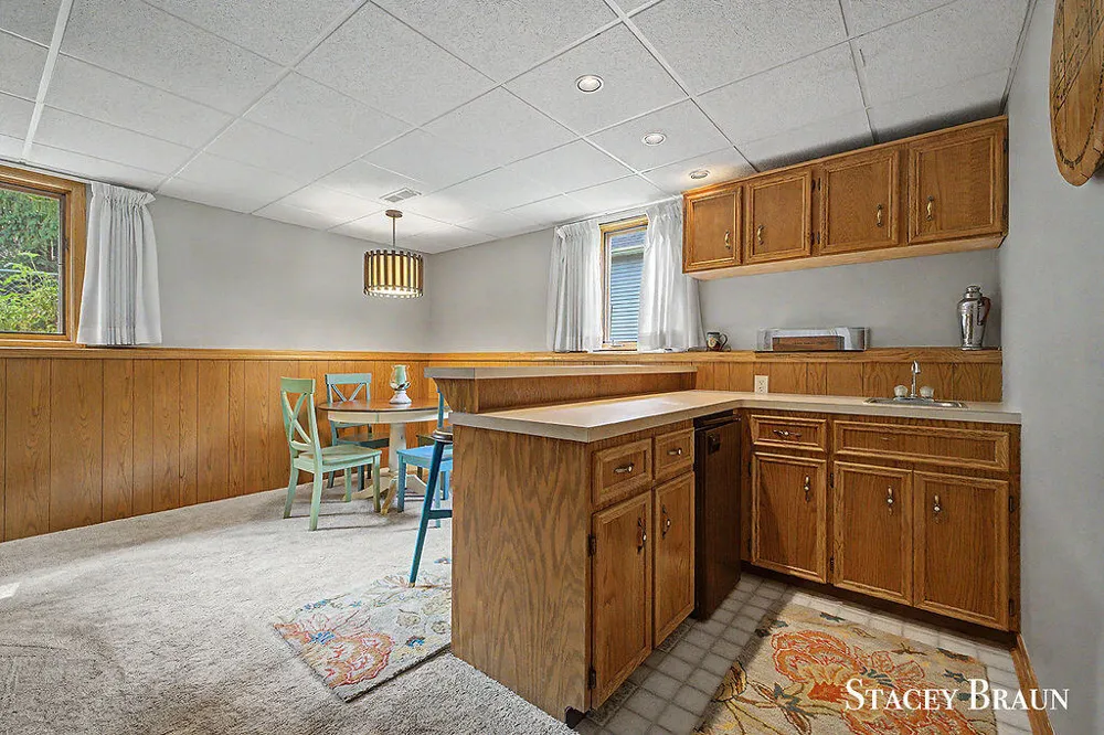 2310 NE Chelsea Road NE Grand Rapids, MI 49505