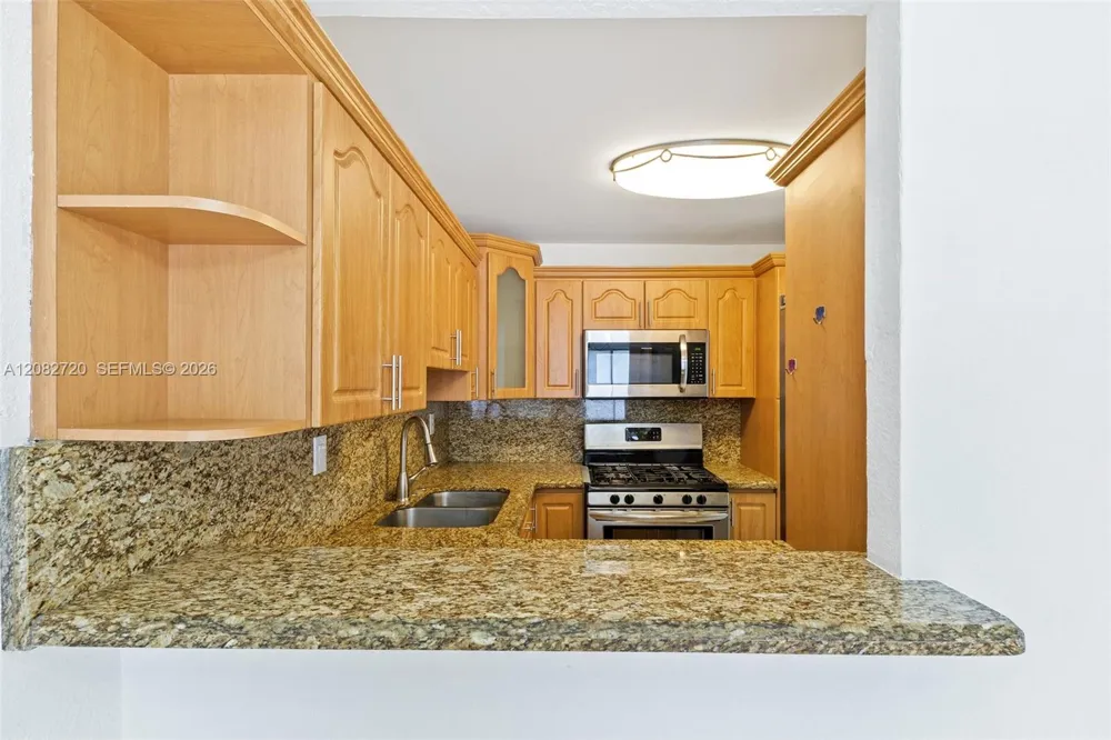 1300 W 47th Pl #223 Hialeah, FL 33012