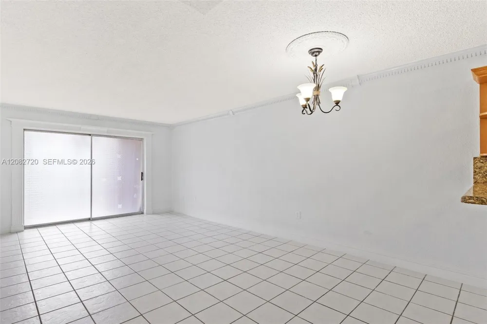1300 W 47th Pl #223 Hialeah, FL 33012