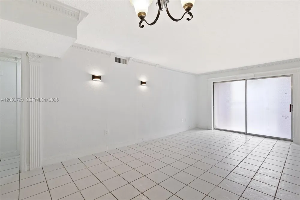 1300 W 47th Pl #223 Hialeah, FL 33012