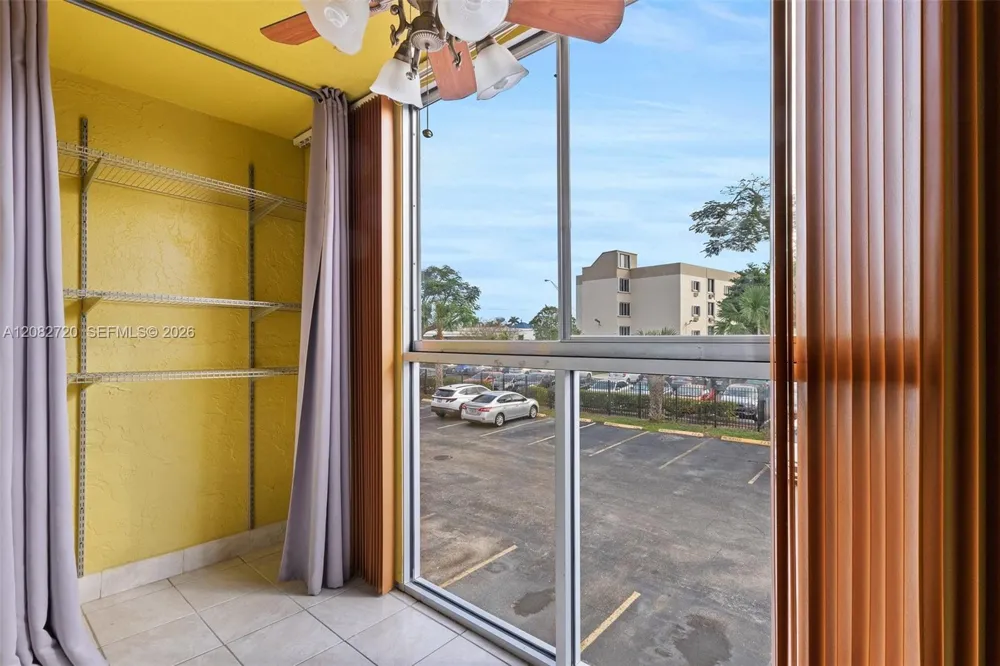 1300 W 47th Pl #223 Hialeah, FL 33012
