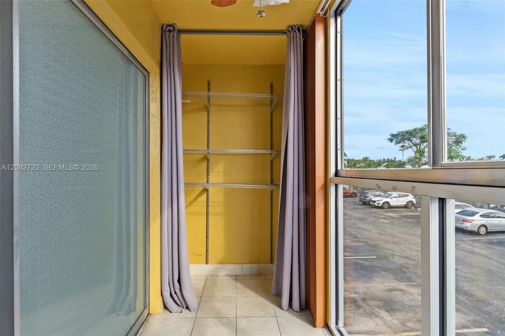 1300 W 47th Pl #223 Hialeah, FL 33012