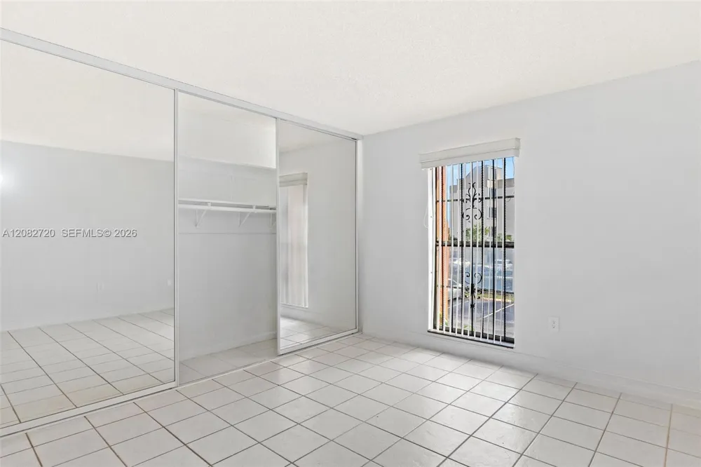 1300 W 47th Pl #223 Hialeah, FL 33012