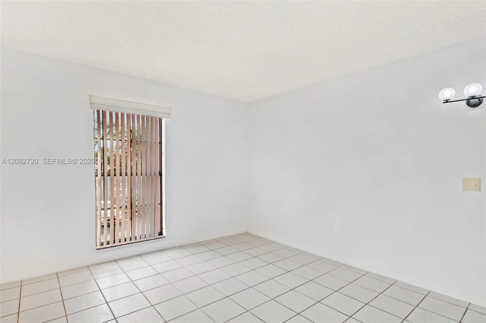 1300 W 47th Pl #223 Hialeah, FL 33012