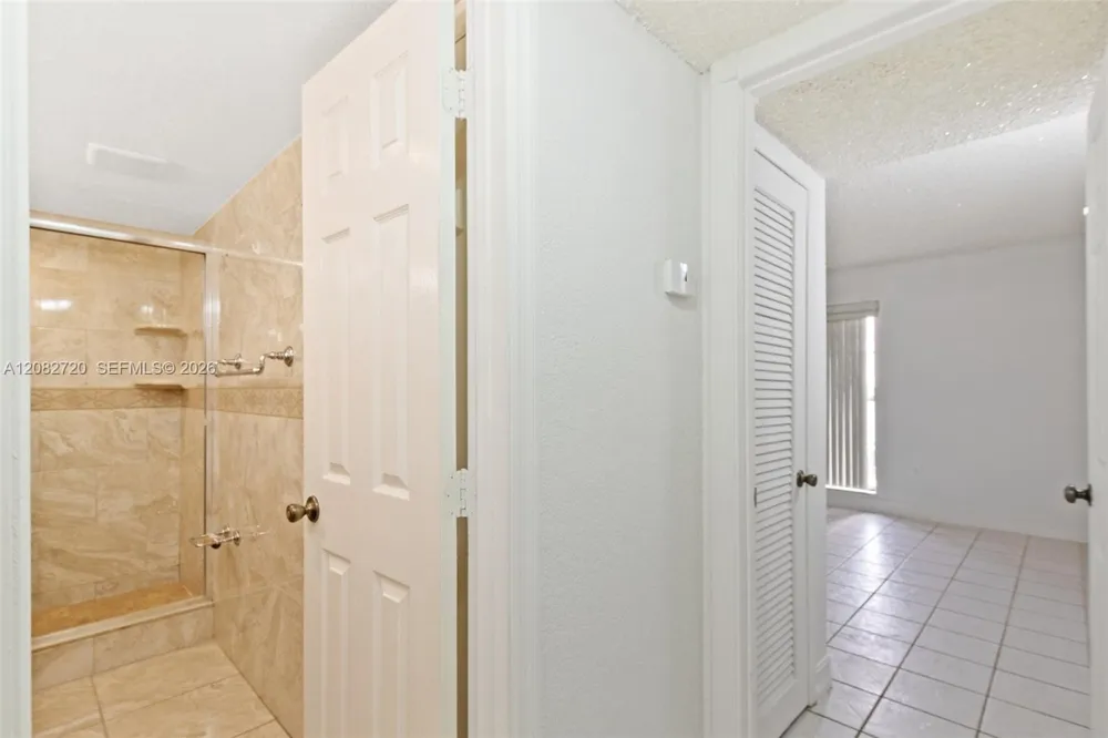 1300 W 47th Pl #223 Hialeah, FL 33012