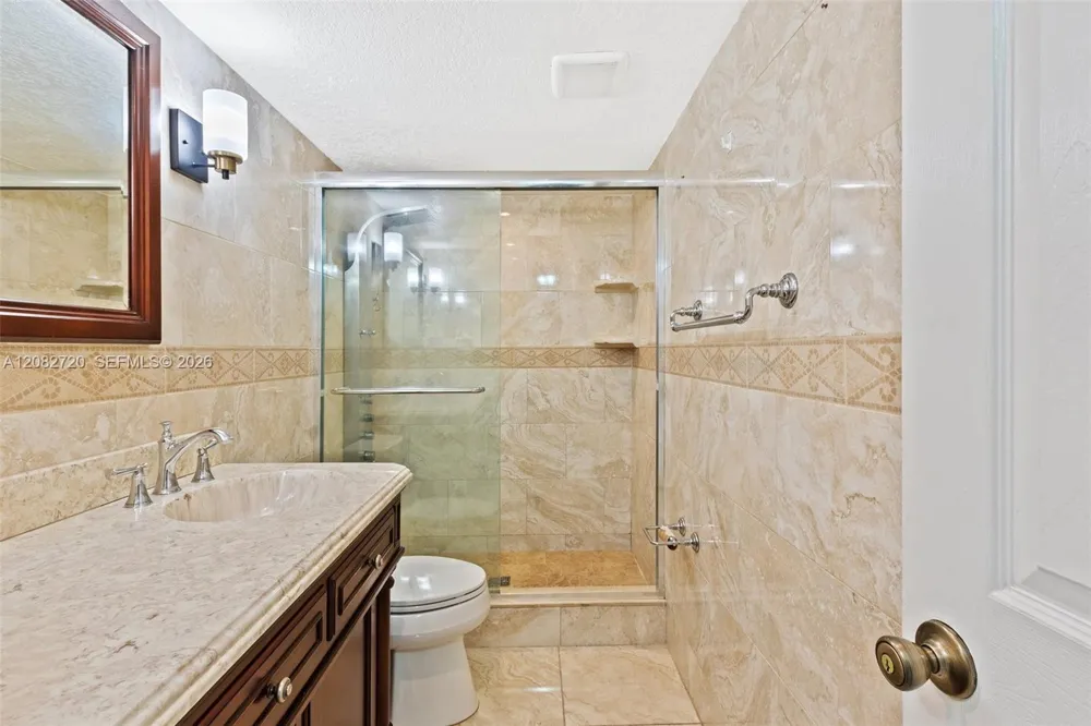 1300 W 47th Pl #223 Hialeah, FL 33012