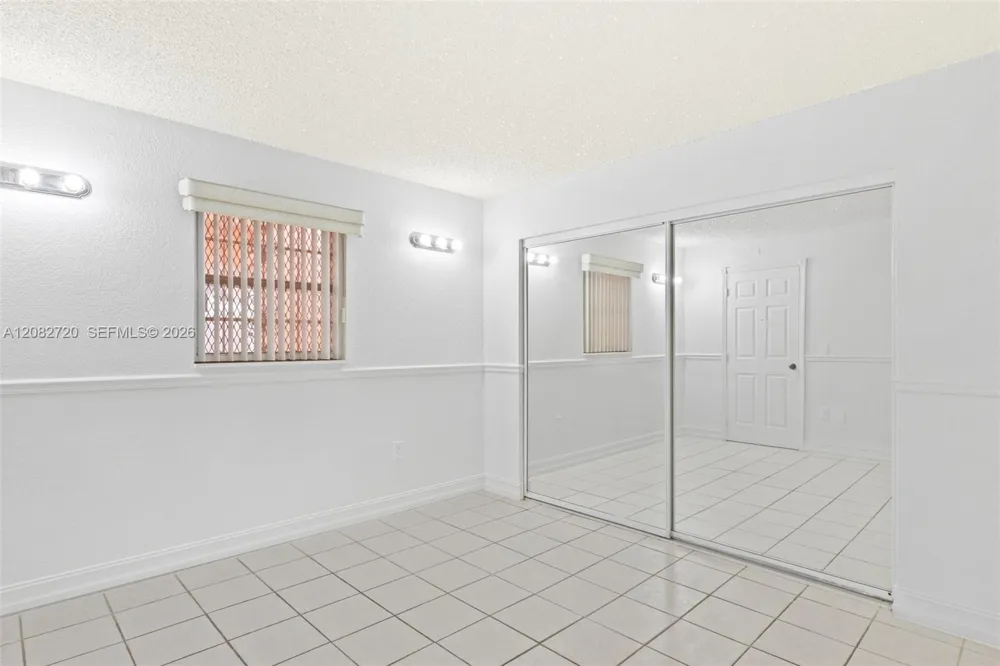 1300 W 47th Pl #223 Hialeah, FL 33012