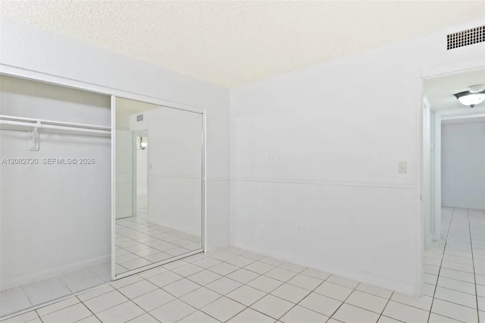 1300 W 47th Pl #223 Hialeah, FL 33012
