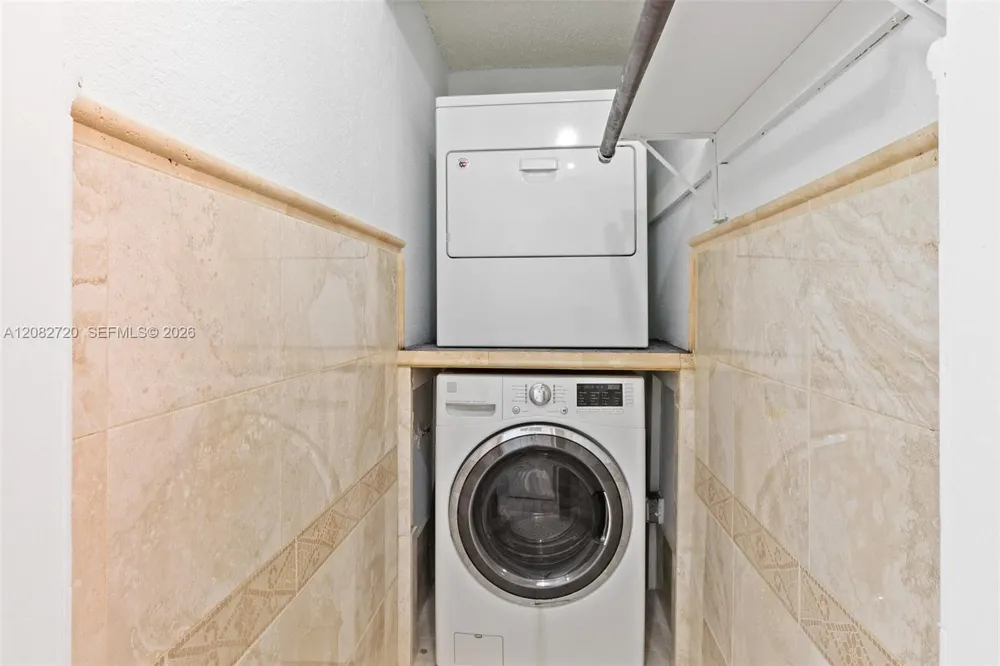 1300 W 47th Pl #223 Hialeah, FL 33012