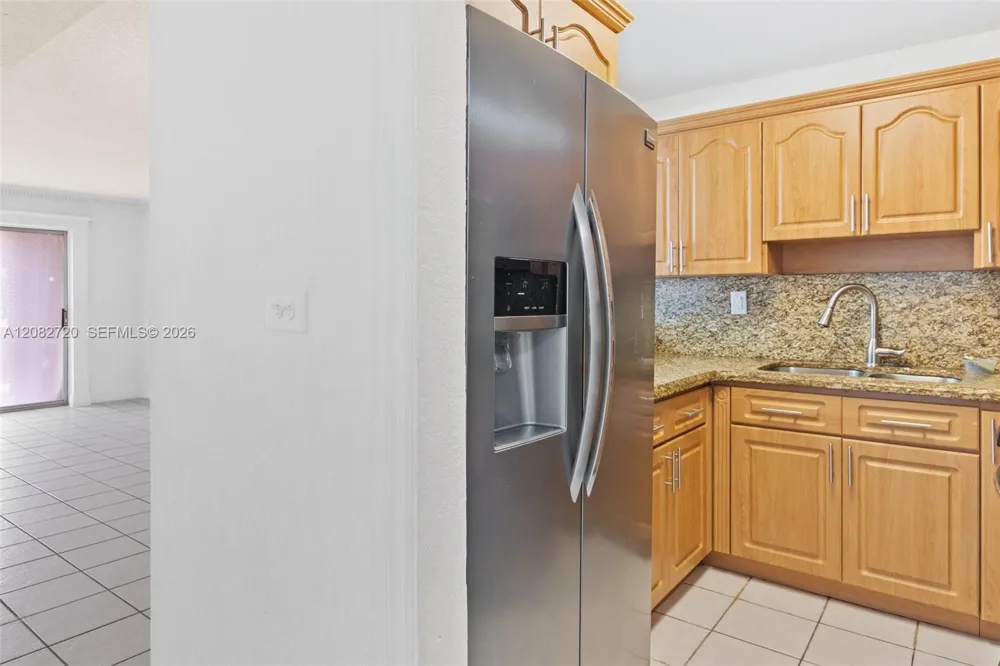 1300 W 47th Pl #223 Hialeah, FL 33012
