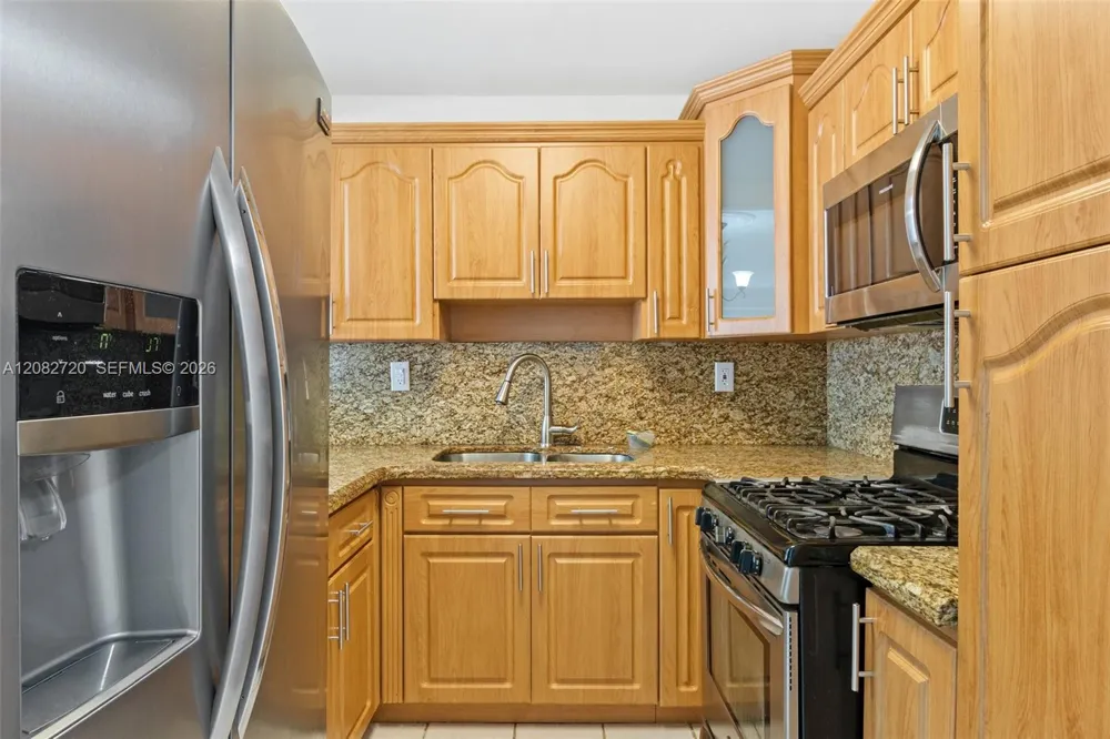 1300 W 47th Pl #223 Hialeah, FL 33012
