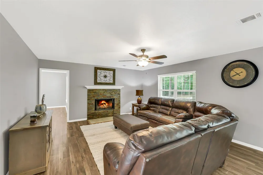 100 Oak Hollow Boulevard Hockley, TX 77447