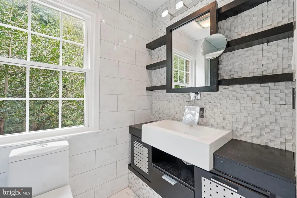 8562 TYROLEAN WAY Springfield, VA 22153