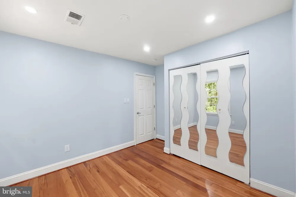 8562 TYROLEAN WAY Springfield, VA 22153