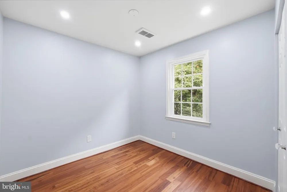 8562 TYROLEAN WAY Springfield, VA 22153