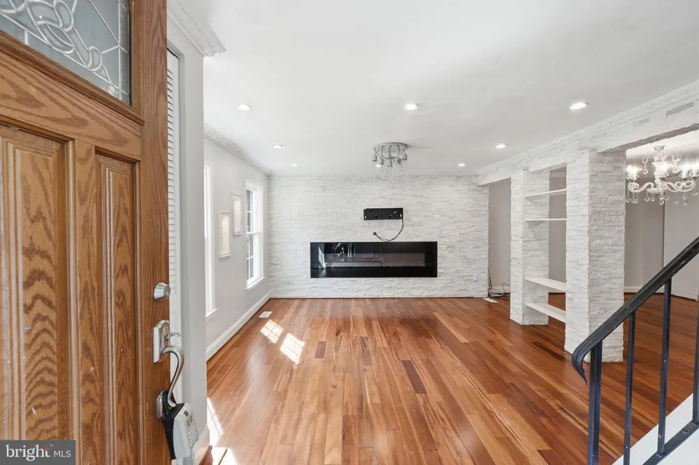 8562 TYROLEAN WAY Springfield, VA 22153