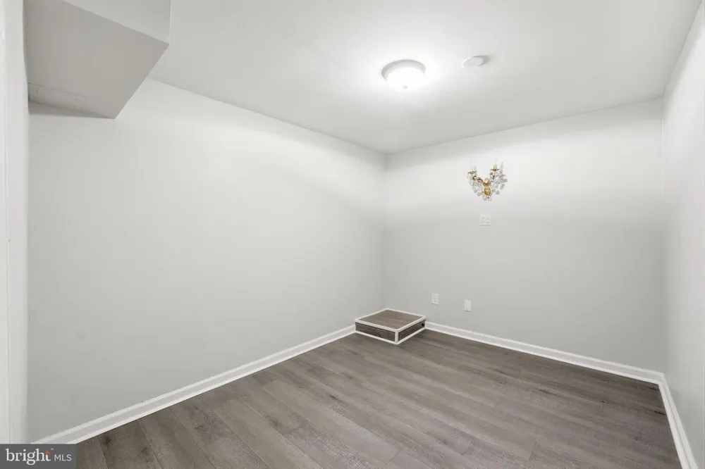 8562 TYROLEAN WAY Springfield, VA 22153
