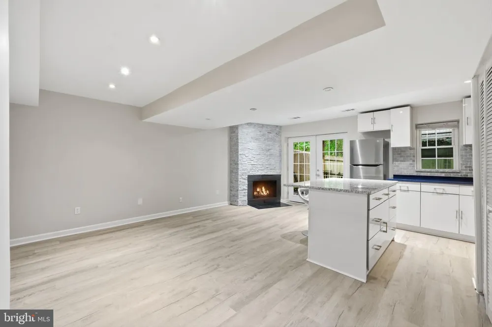 8562 TYROLEAN WAY Springfield, VA 22153