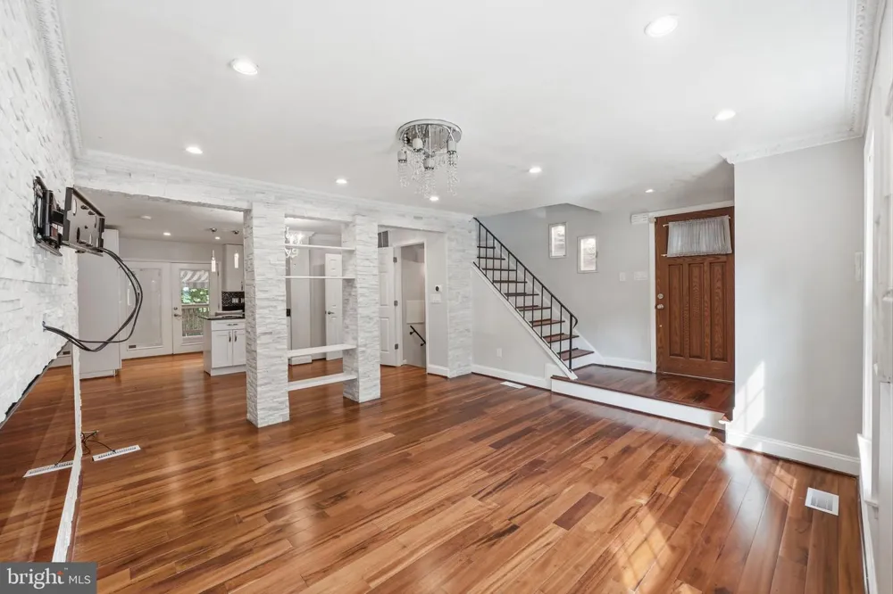 8562 TYROLEAN WAY Springfield, VA 22153
