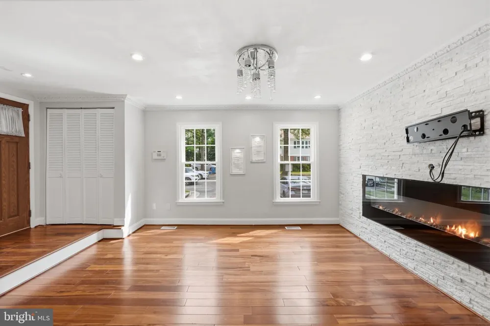 8562 TYROLEAN WAY Springfield, VA 22153