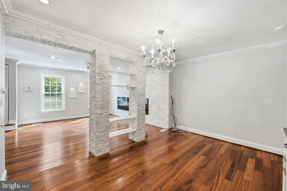 8562 TYROLEAN WAY Springfield, VA 22153