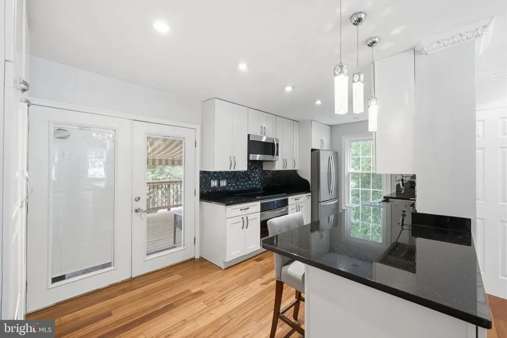 8562 TYROLEAN WAY Springfield, VA 22153
