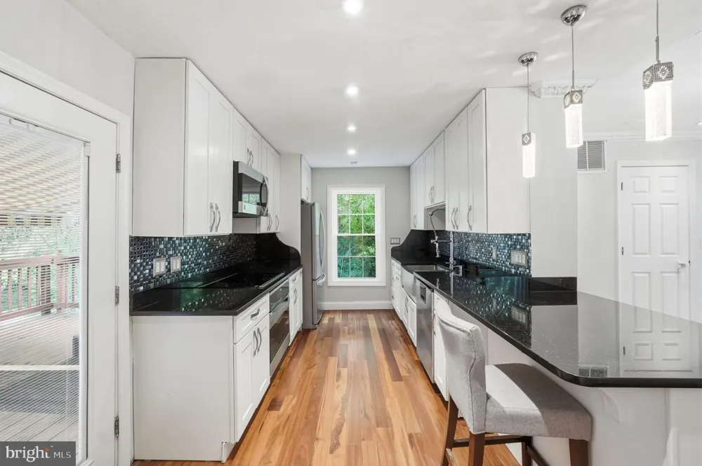 8562 TYROLEAN WAY Springfield, VA 22153