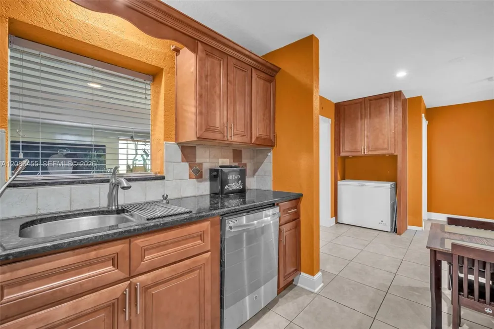 2351 NW 60th Ter Sunrise, FL 33313