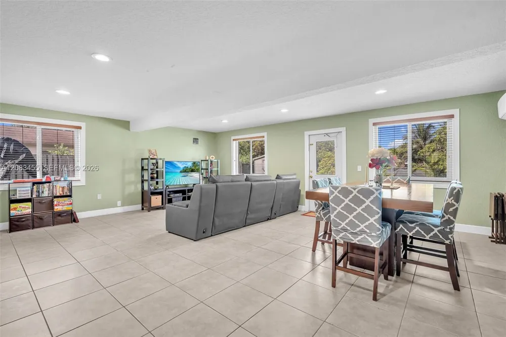 2351 NW 60th Ter Sunrise, FL 33313