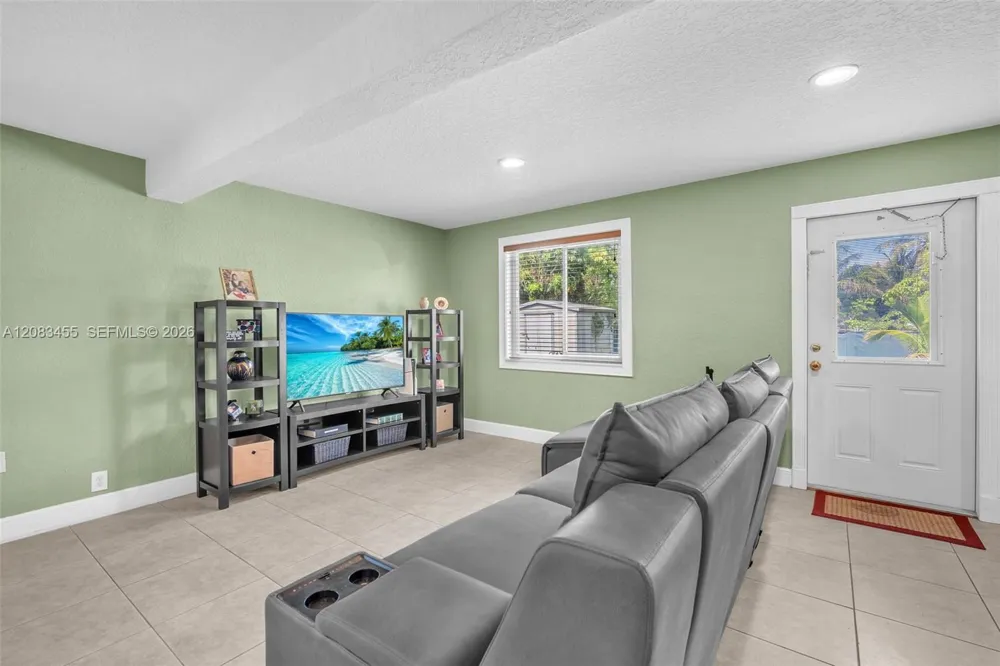 2351 NW 60th Ter Sunrise, FL 33313