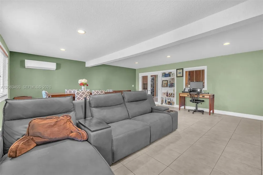 2351 NW 60th Ter Sunrise, FL 33313