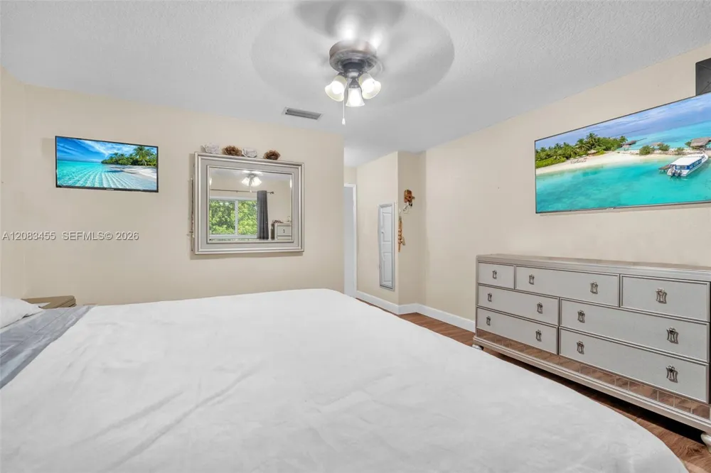 2351 NW 60th Ter Sunrise, FL 33313