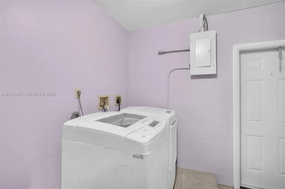 2351 NW 60th Ter Sunrise, FL 33313