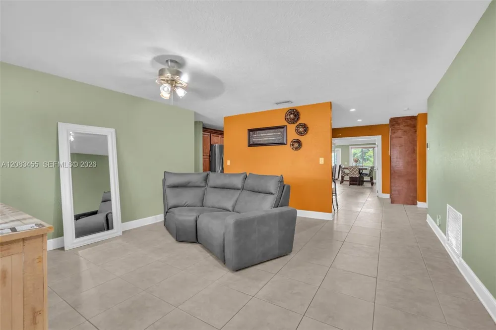 2351 NW 60th Ter Sunrise, FL 33313