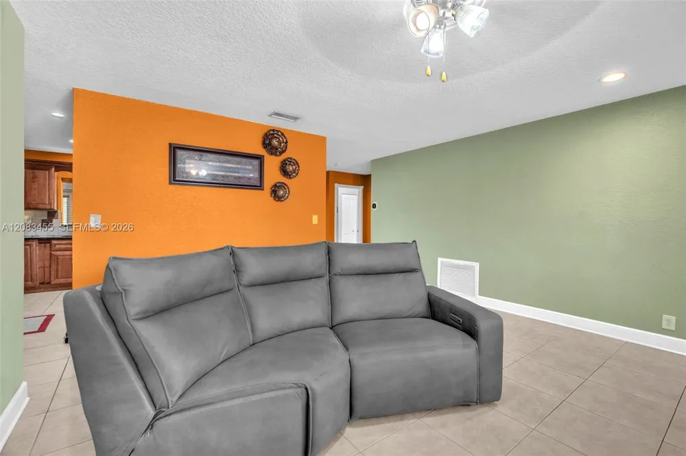 2351 NW 60th Ter Sunrise, FL 33313