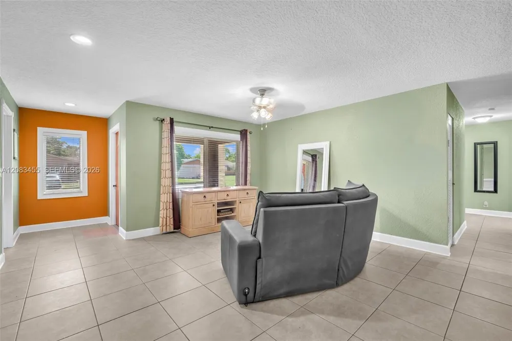 2351 NW 60th Ter Sunrise, FL 33313