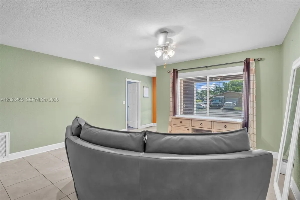 2351 NW 60th Ter Sunrise, FL 33313