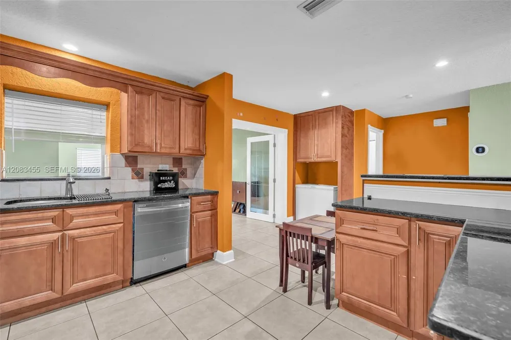 2351 NW 60th Ter Sunrise, FL 33313