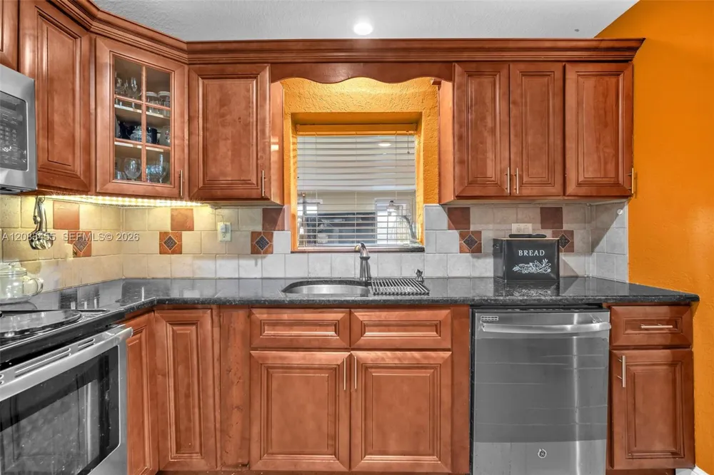 2351 NW 60th Ter Sunrise, FL 33313