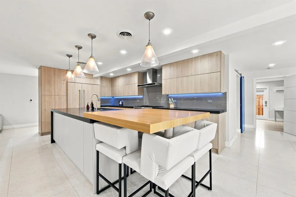 4710 NE 27TH AVENUE Fort Lauderdale, FL 33308