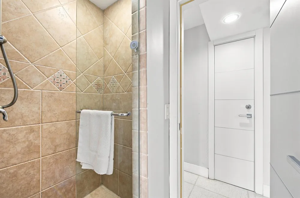 4710 NE 27TH AVENUE Fort Lauderdale, FL 33308