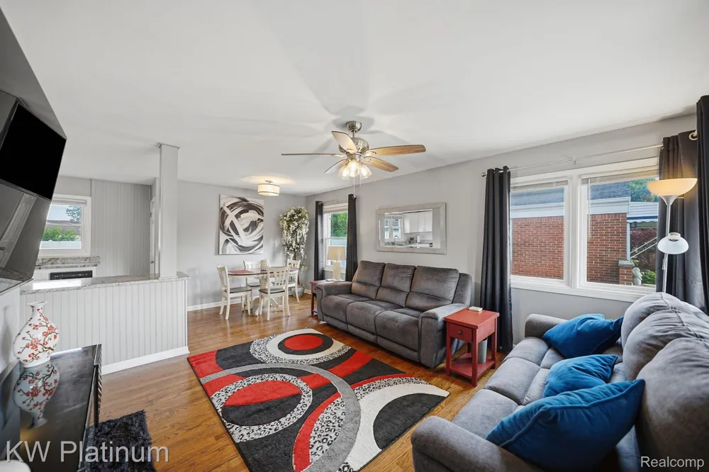 28612 Edward Street Roseville City, MI 48066