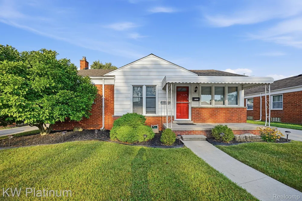 28612 Edward Street Roseville City, MI 48066