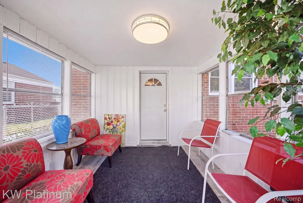 28612 Edward Street Roseville City, MI 48066