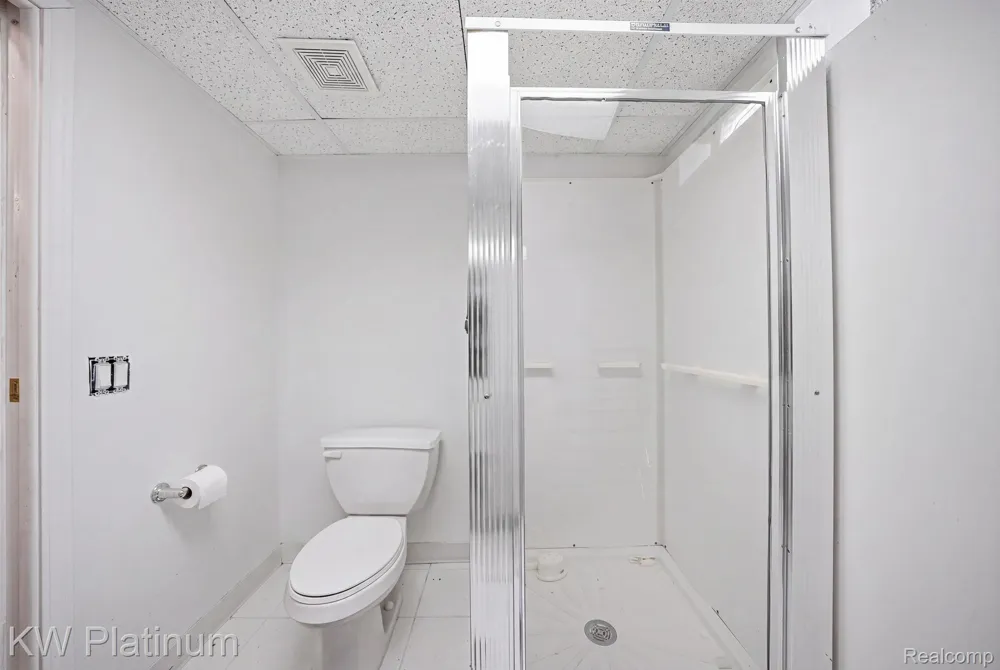 28612 Edward Street Roseville City, MI 48066