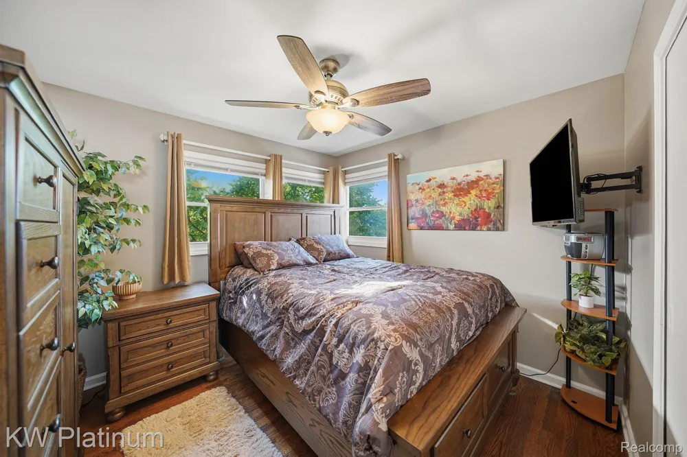 28612 Edward Street Roseville City, MI 48066