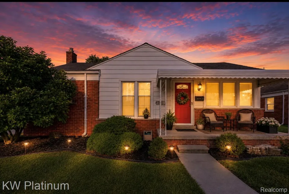 28612 Edward Street Roseville City, MI 48066