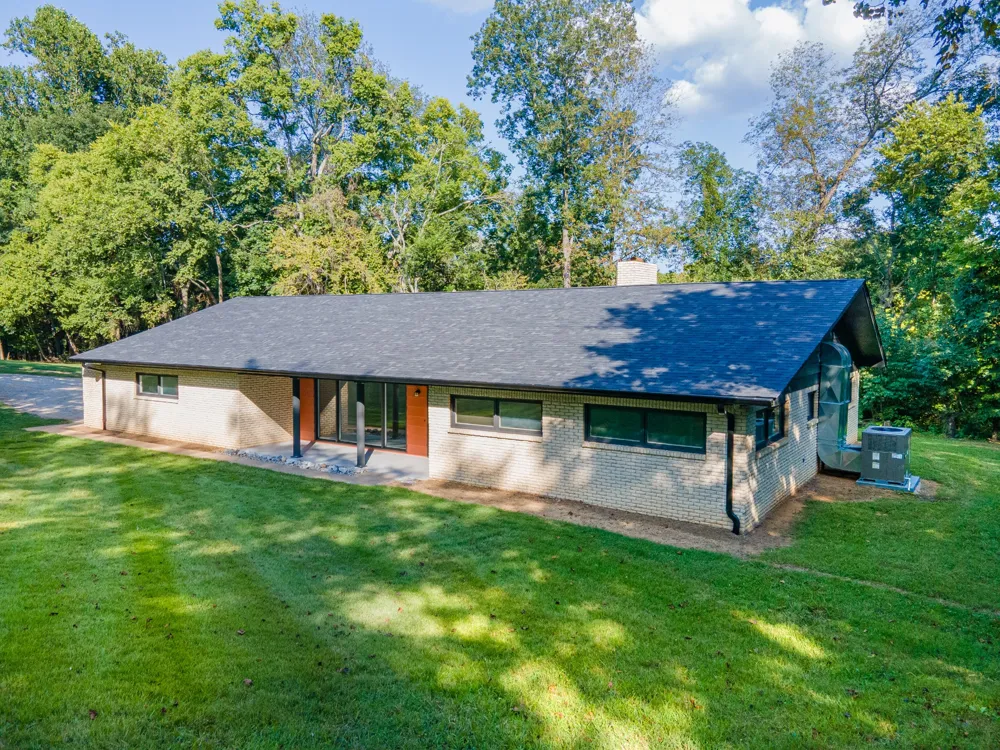 301 Sanford Ln Lawrenceburg, TN 38464